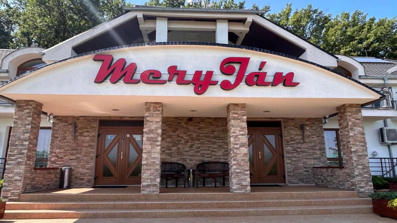 Mery Jan Подгайска Экстерьер фото